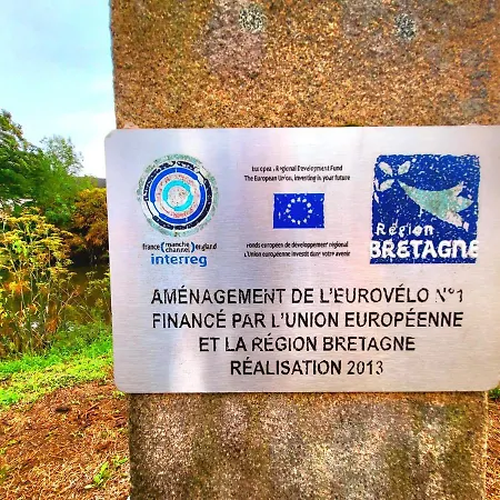 Gîte - Et à côté coule une rivière Josselin Exterior foto