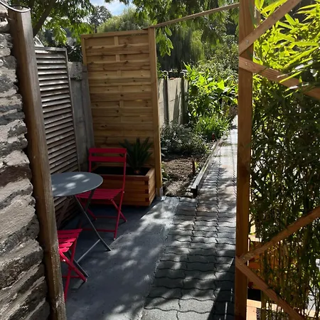 Gîte - Et à côté coule une rivière Josselin Exterior foto