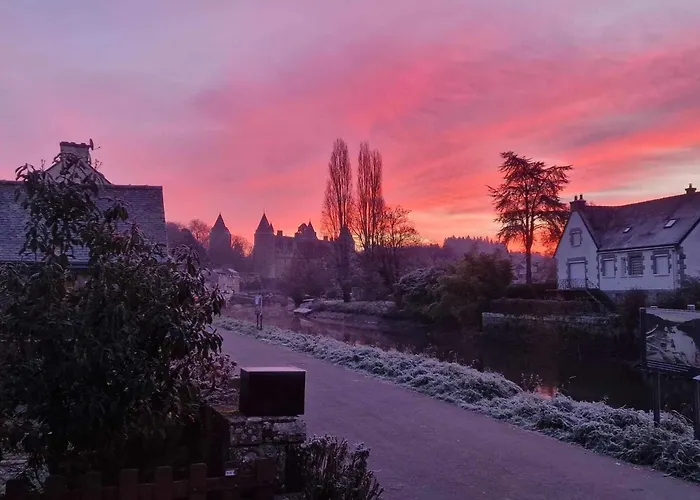 Gite Maisonnette- Et A Cote Coule Une Riviere